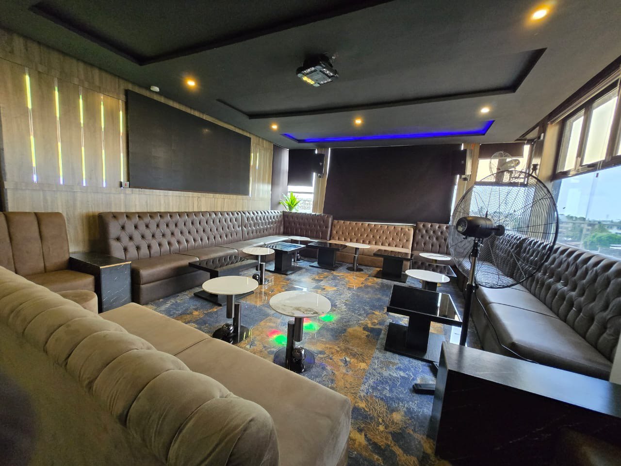Lounge & Bar